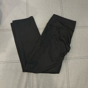 🌲 EUC black capri leggings with pockets